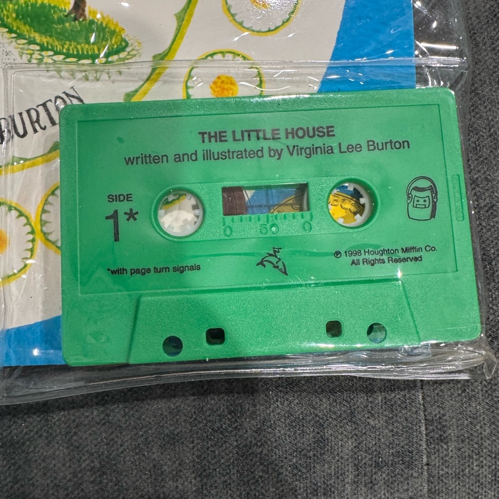 The LITTLE HOUSE Book and Cassette by Virginia Lee Burton 1998 - Picture 2 of 7